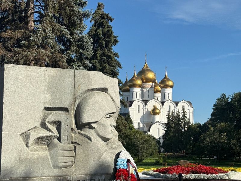 Памятник и храм