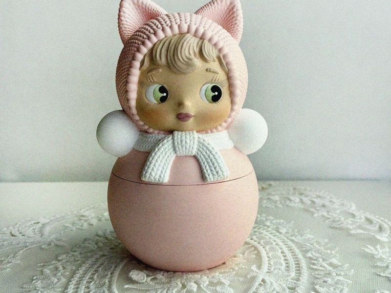 Розовая неваляшка