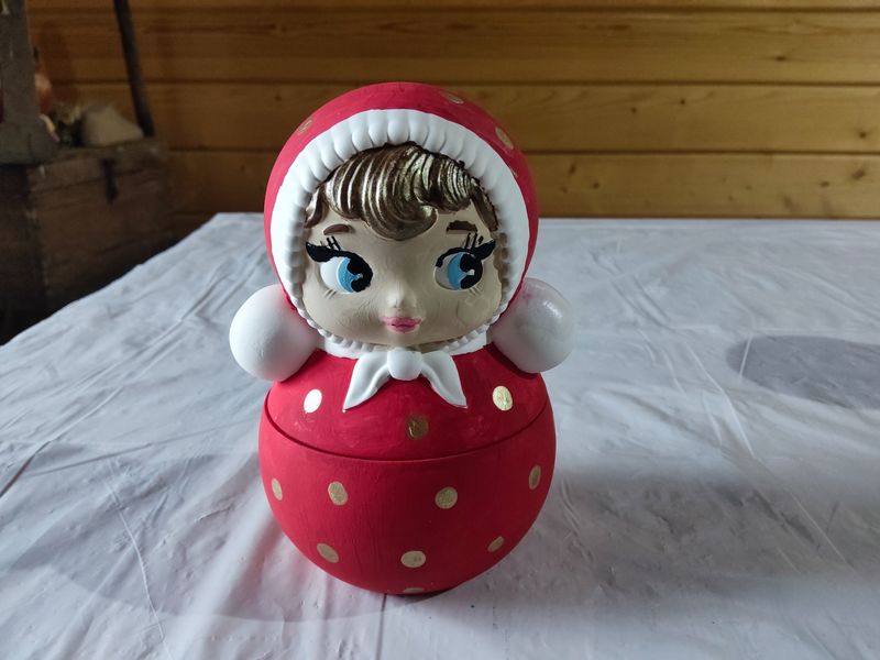 Алая неваляшка