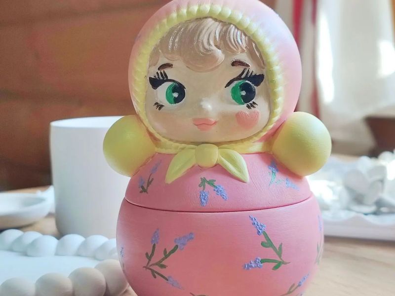 Неваляшка в цветах