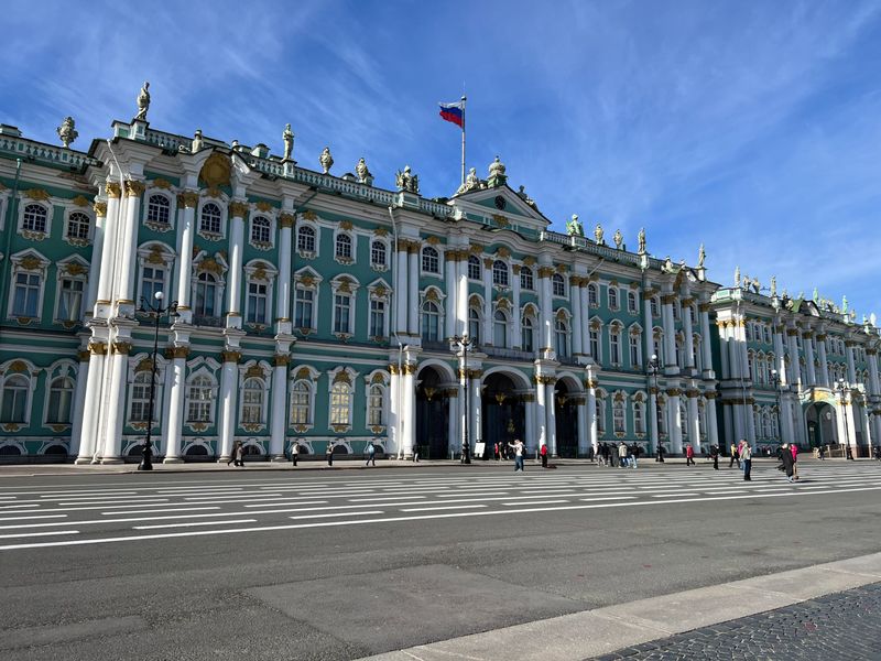 Обзорная экскурсия по Санкт-Петербургу на машине с личным гидом - индивидуальная экскурсия в Санкт-Петербурге на машине гида длительностью 4 часа с количеством участников до 4 человек цена экскурсии 15000₽
