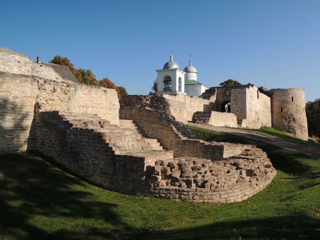 Экскурсия из Пскова в Изборск и Печоры — путешествие к истокам — фото 2