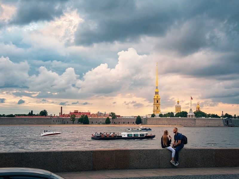 Вид на Петропавловскую крепость и Неву