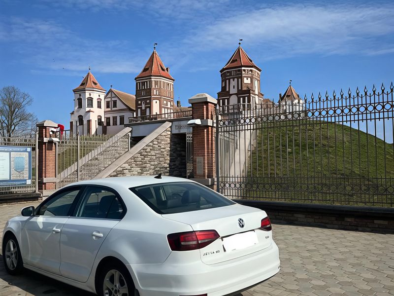 Трансфер в Несвижский и Мирский замки из Минска индивидуально - индивидуальная экскурсия в Минске на машине гида длительностью 8 часов с количеством участников до 4 человек цена экскурсии 16000₽