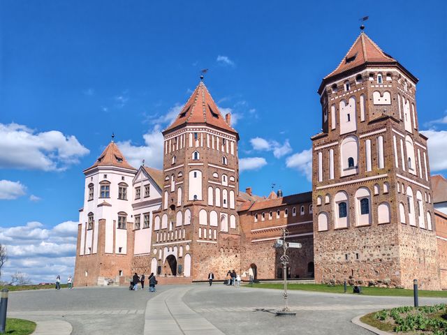 Групповая экскурсия из Минска в замки Мир и Несвиж — фото 2