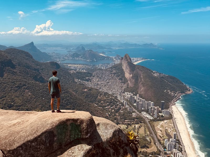 Поход на Pedra da Gávea - индивидуальная экскурсия в Рио-де-Жанейро пешком длительностью 6 часов с количеством участников до 10 человек цена экскурсии 199$