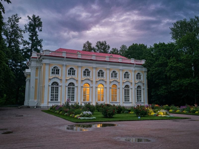 Вид в парке вечером