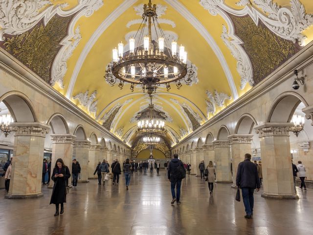 Экскурсия по московскому метро: чудеса подземелий