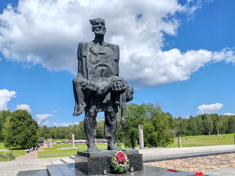 Групповая экскурсия из Минска в Хатынь с музеем и Курган Славы - групповая экскурсия в Минске на автобусе длительностью 5 часов с количеством участников более 20 человек цена экскурсии 2800₽