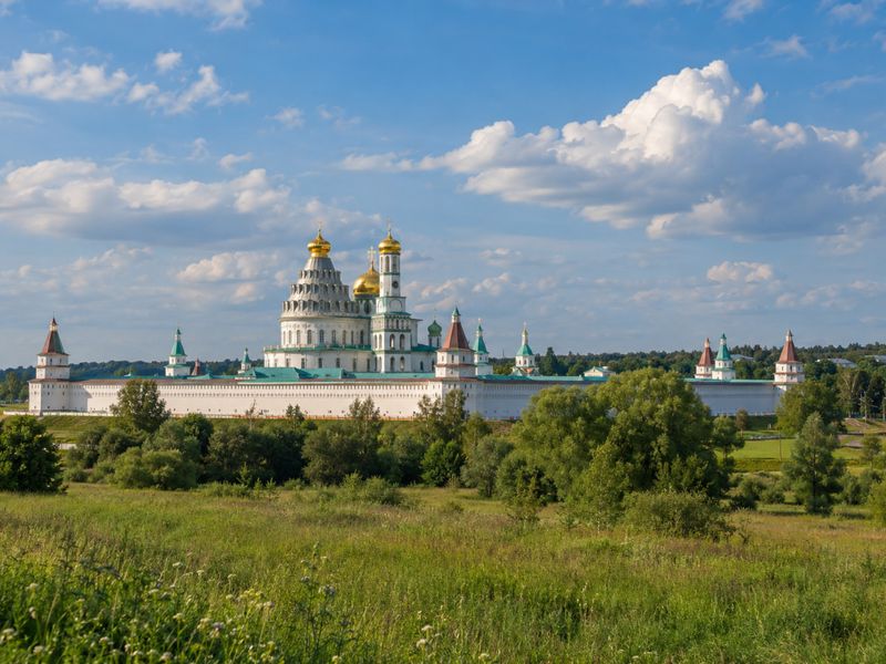 Ново-Иерусалимский Воскресенский монастырь - индивидуальная экскурсия в Москве на машине гида длительностью 6 часов с количеством участников до 3 человек цена экскурсии 14950₽