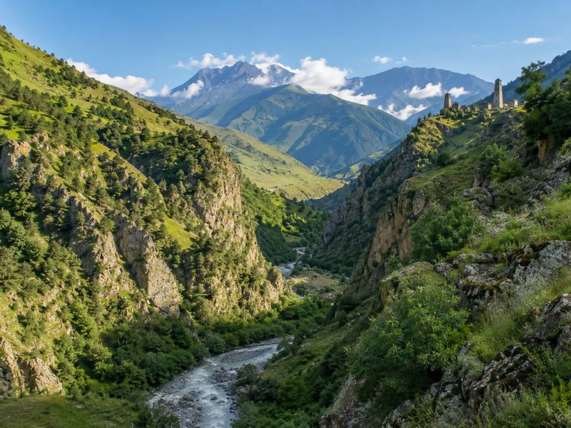 Групповая экскурсия из Кисловодска в Республику Ингушетия - групповая экскурсия в Кисловодске на автобусе длительностью более 12 часов с количеством участников до 19 человек цена экскурсии 6000₽