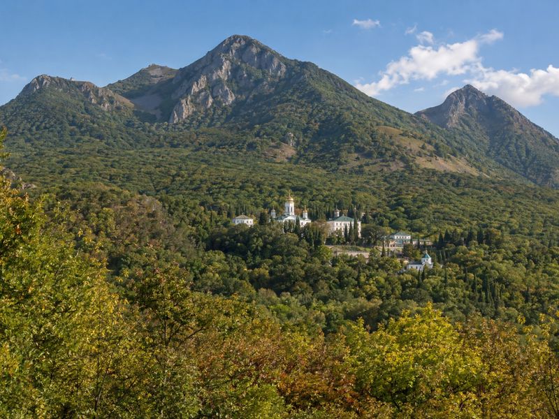 Групповая экскурсия из Кисловодска по монастырям КавМинВод - групповая экскурсия в Кисловодске на автобусе длительностью 4 часа с количеством участников более 20 человек цена экскурсии 2500₽