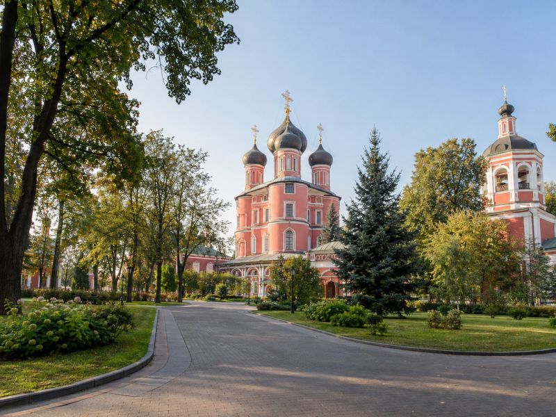 Донской монастырь с посещением некрополя - индивидуальная экскурсия в Москве длительностью 3 часа с количеством участников до 6 человек цена экскурсии 10400₽