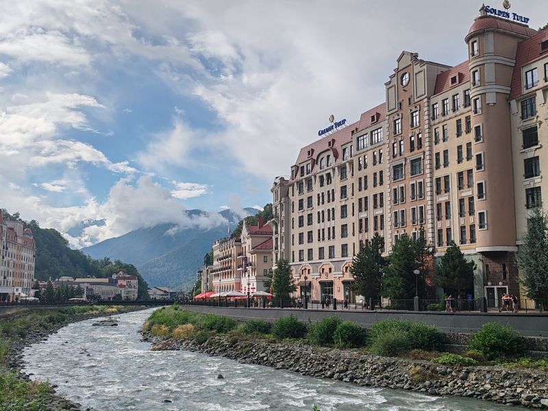 Роза Долина, набережная курорта Роза Хутор