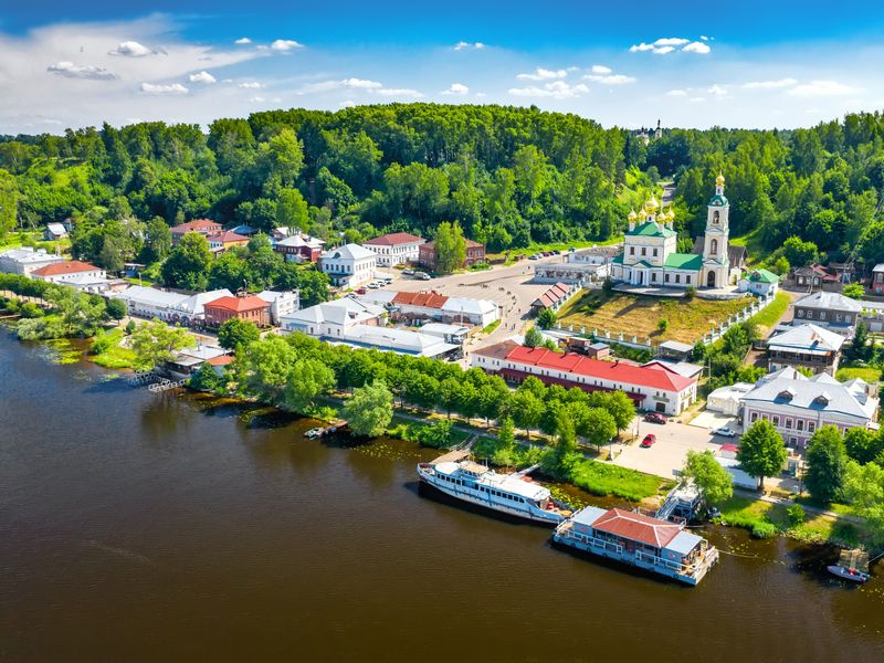 Панорама Плёса и Волги с Соборной горы