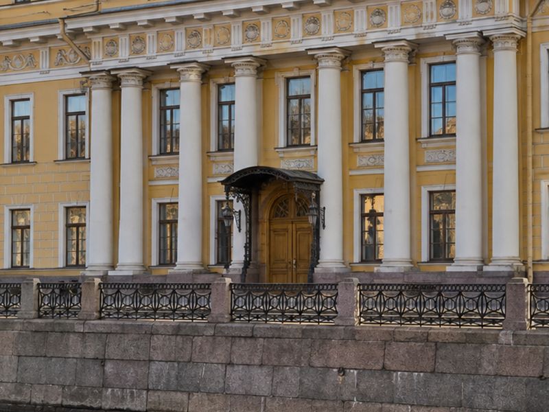 Фасад дворца (фото сгенерировано с помощью ии)