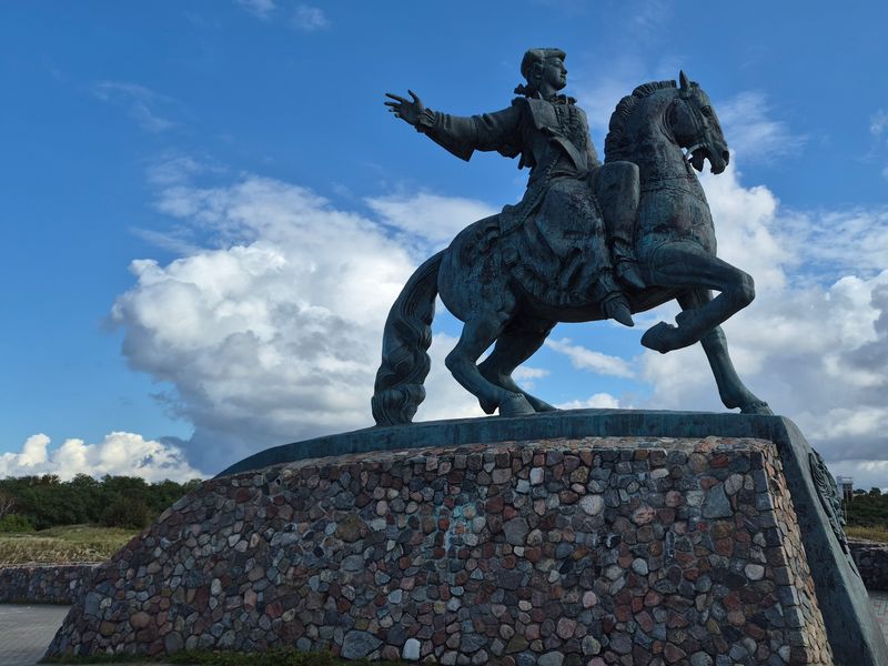 Балтийск. Елизаветинский форт. Памятник императрице Елизавете Петровне
