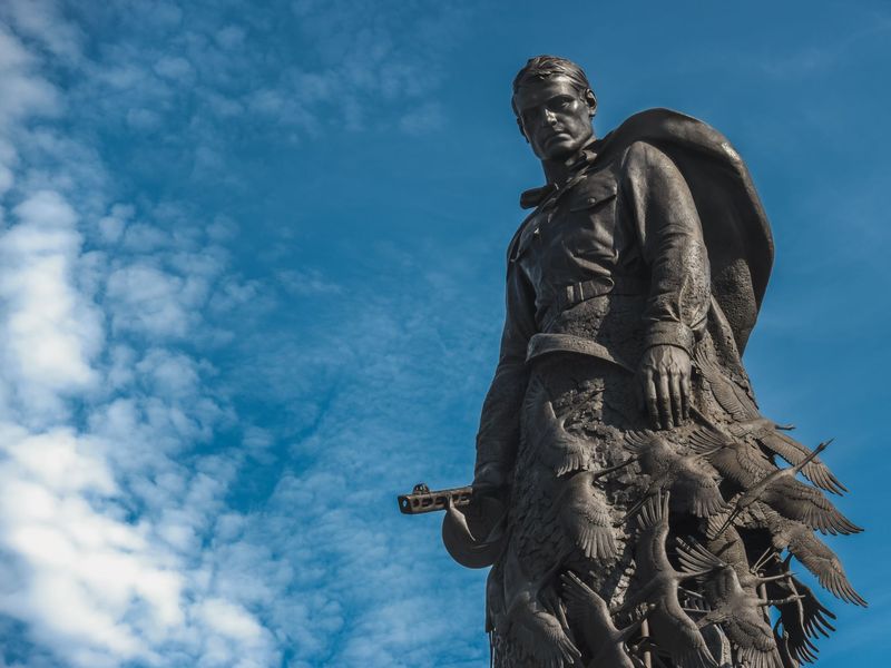 Сити-тур с визитом на Мемориал Советскому солдату - индивидуальная экскурсия в Ржеве на машине гостей длительностью 3 часа с количеством участников до 5 человек цена экскурсии 8450₽