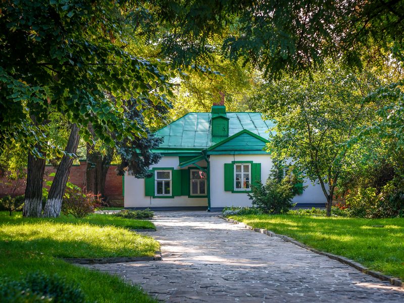 По малой родине А.П. Чехова на авто - индивидуальная экскурсия в Таганроге на машине гида длительностью 5 часов с количеством участников до 5 человек цена экскурсии 8500₽