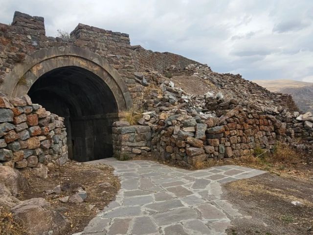 Экскурсия в Нораванк и конная прогулка к крепости Смбатаберд — фото 3