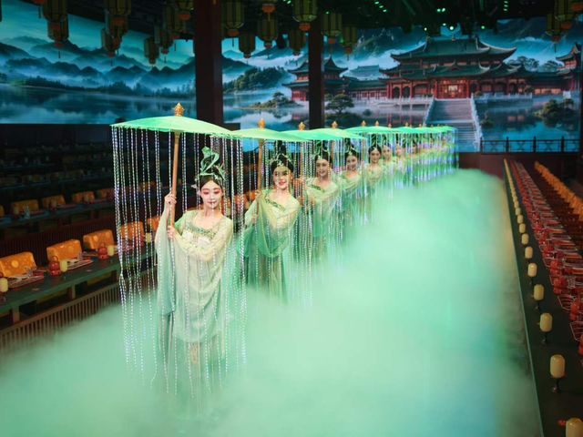 Трансфер на императорский ужин с театральным представлением — фото 2